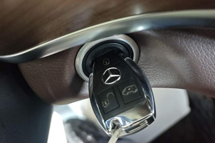 Used Mercedes-Benz V-Class 2022 V 260 Prestige Edition Vehicle Key