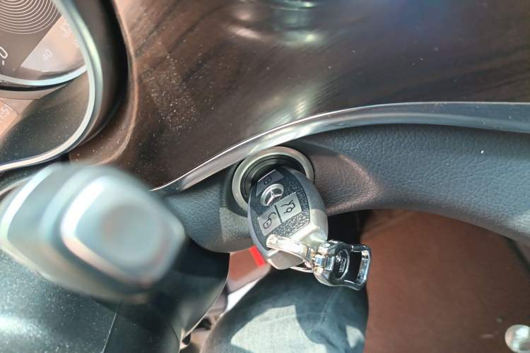 Used Mercedes-Benz V-Class 2022 V 260 Avantgarde Edition Vehicle Key
