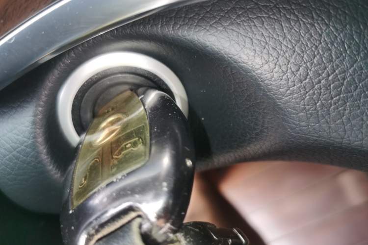 Used Mercedes-Benz V-Class 2022 V 260 Avantgarde Edition Vehicle Key