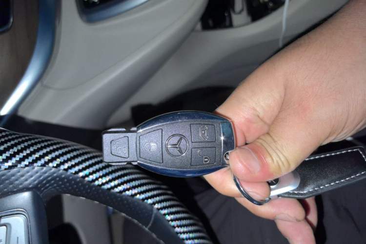 Used Mercedes-Benz V-Class 2022 V 260 L Long Wheelbase Prestige Edition Vehicle Key