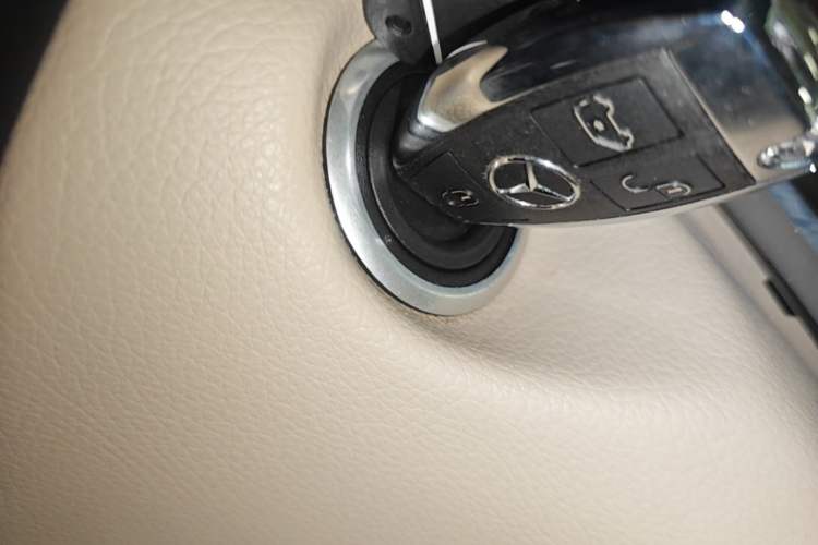 Used Mercedes-Benz V-Class 2022 V 260 L Long Wheelbase Prestige Edition Vehicle Key