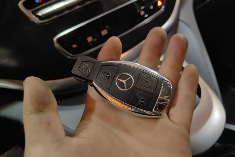 Used Mercedes-Benz V-Class 2022 V 260 Avantgarde Edition Vehicle Key