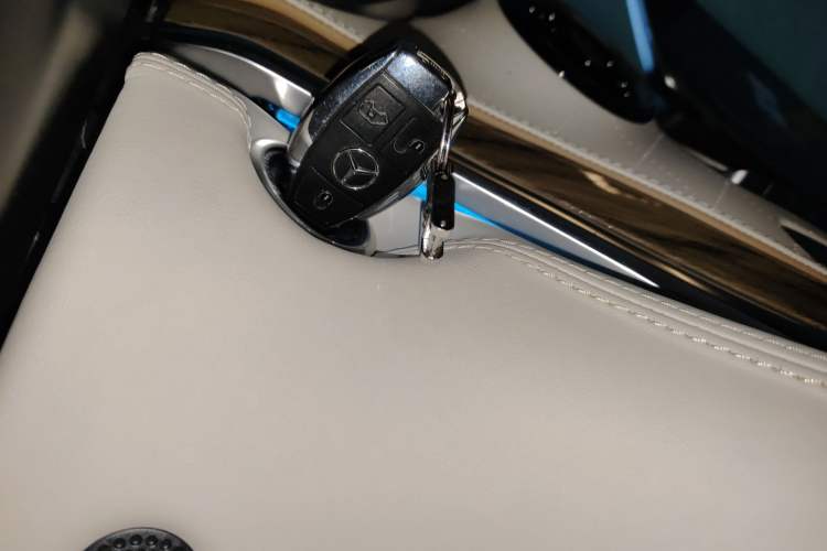 Used Mercedes-Benz V-Class 2022 V 260 L Long Wheelbase Prestige Edition Vehicle Key