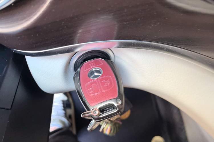 Used Mercedes-Benz V-Class 2022 V 260 Avantgarde Edition Vehicle Key