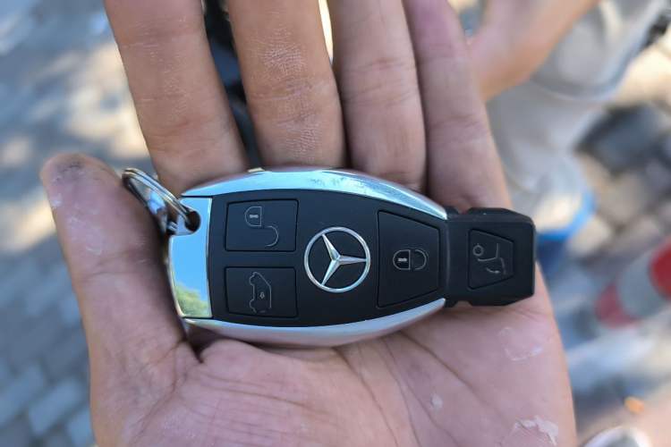 Used Mercedes-Benz V-Class 2022 V 260 Avantgarde Edition Vehicle Key