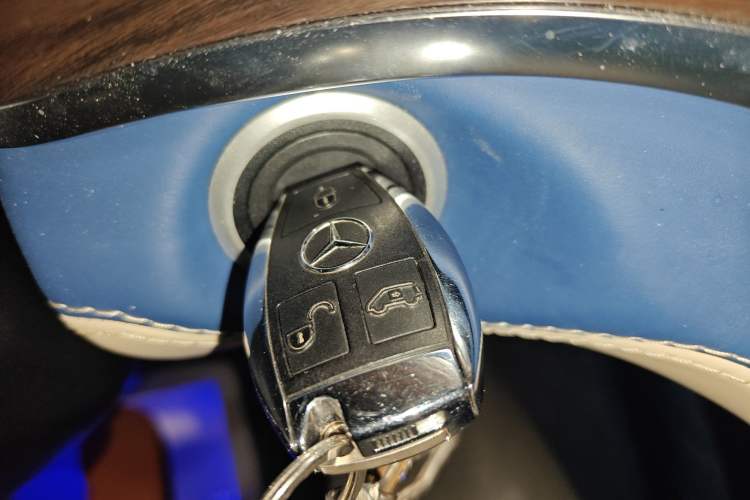 Used Mercedes-Benz V-Class 2022 V 260 Avantgarde Edition Vehicle Key