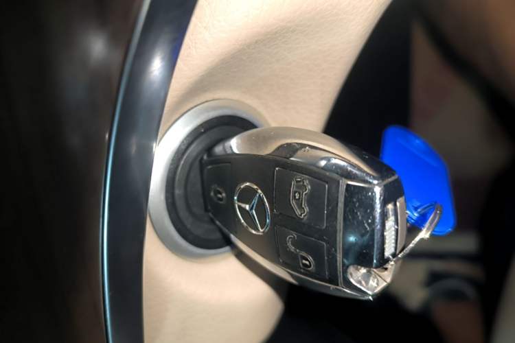 Used Mercedes-Benz V-Class 2022 V 260 Prestige Edition Vehicle Key