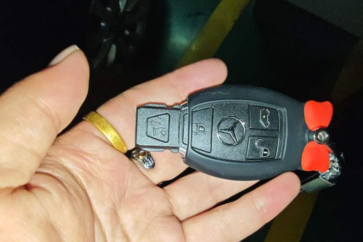 Used Mercedes-Benz V-Class 2022 V 260 L Long Wheelbase Prestige Edition Vehicle Key