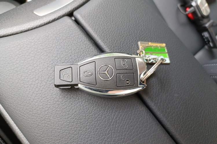 Used Mercedes-Benz V-Class 2022 V 260 Prestige Edition Vehicle Key