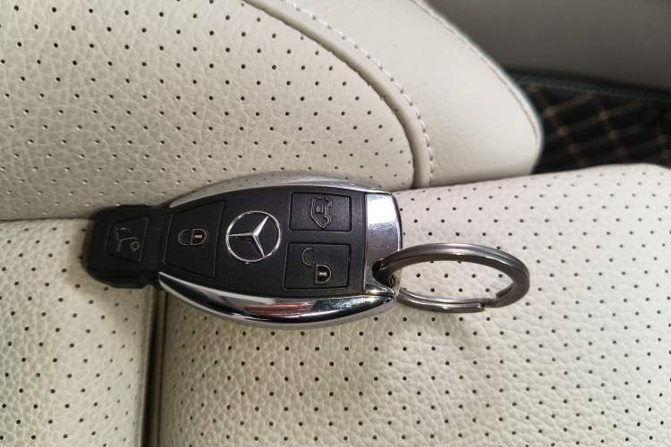 Used Mercedes-Benz V-Class 2022 V 260 Prestige Edition Vehicle Key