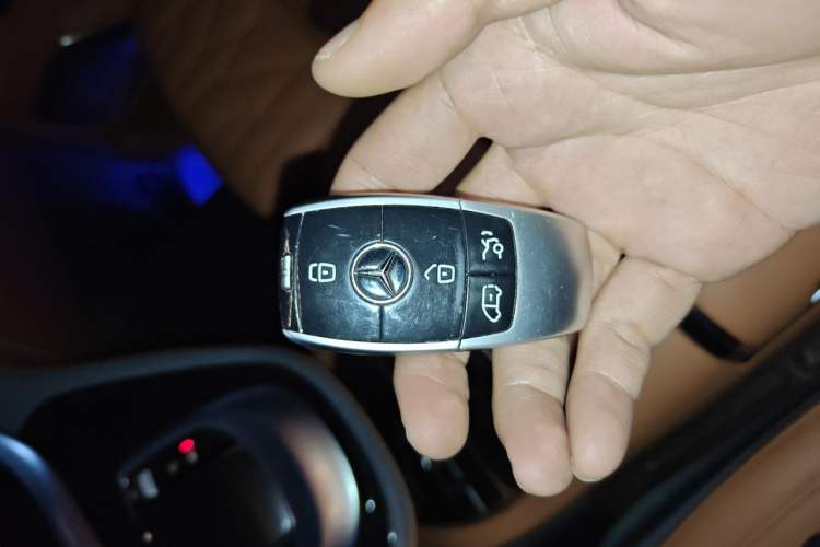 Used Mercedes-Benz V-Class 2022 V 260 Avantgarde Edition Vehicle Key