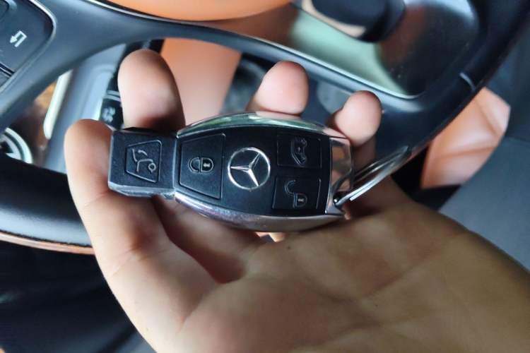 Used Mercedes-Benz V-Class  Vehicle Key