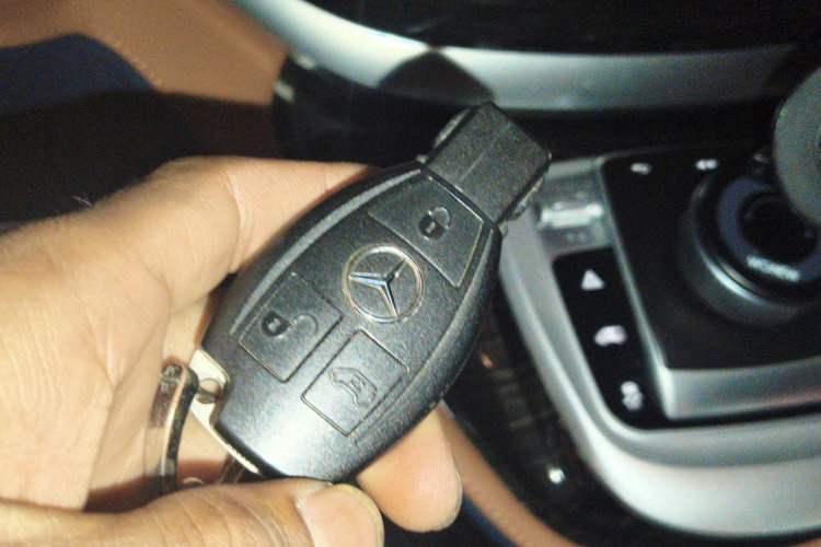 Used Mercedes-Benz V-Class  Vehicle Key