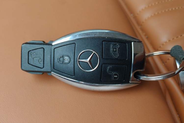 Used Mercedes-Benz V-Class 2022 V 260 Avantgarde Edition Vehicle Key