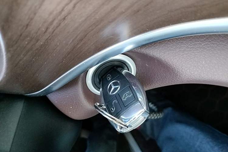 Used Mercedes-Benz V-Class 2022 V 260 L Long Wheelbase Prestige Edition Vehicle Key