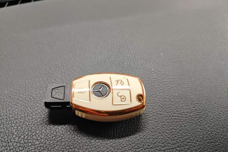 Used Mercedes-Benz V-Class 2022 V 260 Avantgarde Edition Vehicle Key