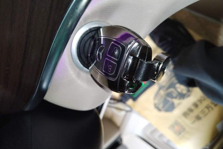 Used Mercedes-Benz V-Class 2022 V 260 Avantgarde Edition Vehicle Key