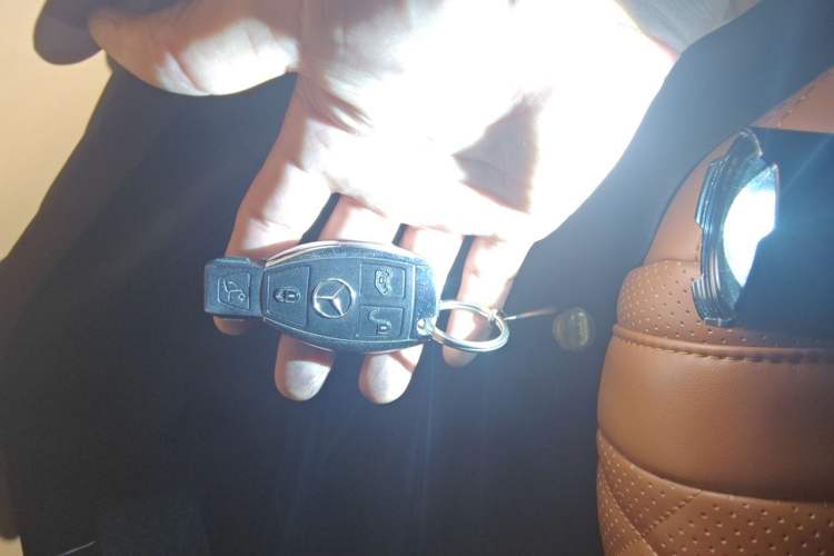 Used Mercedes-Benz V-Class 2022 V 260 Avantgarde Edition Vehicle Key