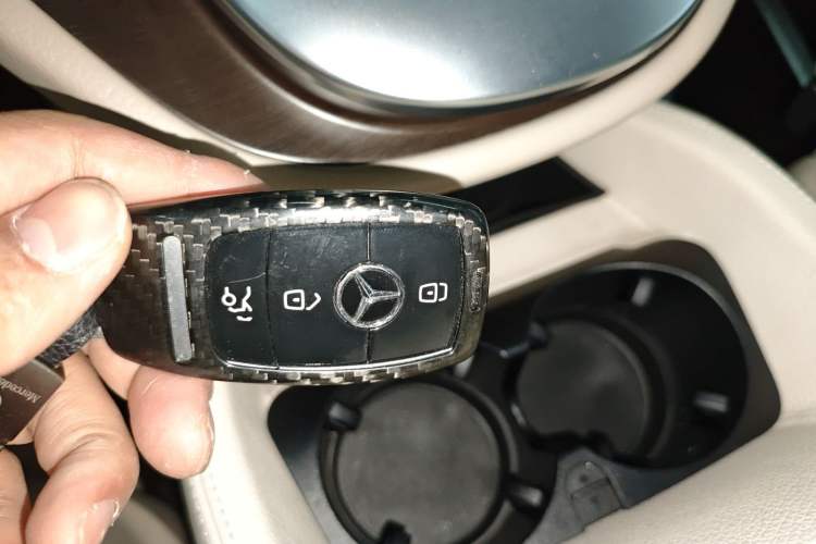 Used Mercedes-Benz V-Class 2022 V 260 Avantgarde Edition Vehicle Key