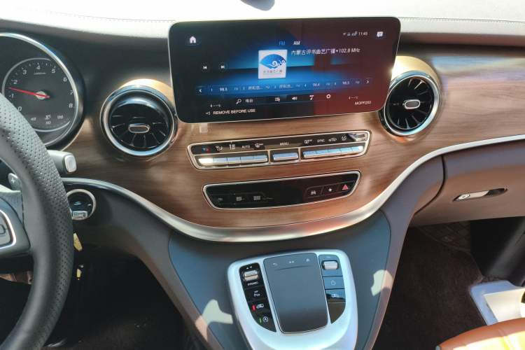 Used Mercedes-Benz V-Class 2022 V 260 L Long-wheelbase Luxury Edition Audio And AC Panel