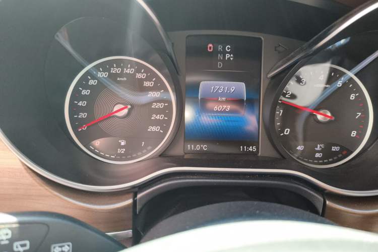 Used Mercedes-Benz V-Class 2022 V 260 L Long-wheelbase Luxury Edition Odometer Close Up