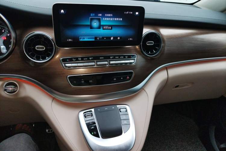 Used Mercedes-Benz V-Class 2022 V 260 L Long-wheelbase Luxury Edition Audio And AC Panel