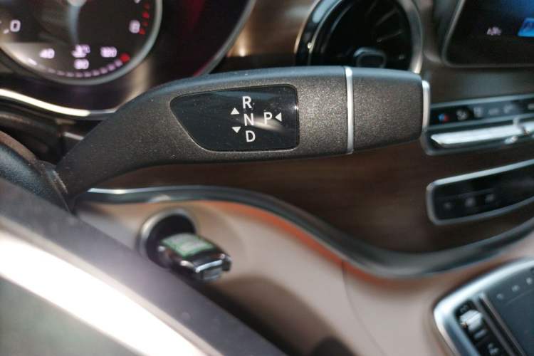 Used Mercedes-Benz V-Class 2022 V 260 L Long-wheelbase Luxury Edition Gear Lever