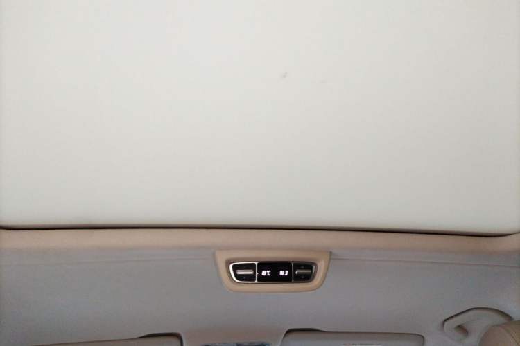 Used Mercedes-Benz V-Class 2022 V 260 L Long-wheelbase Luxury Edition Headliner