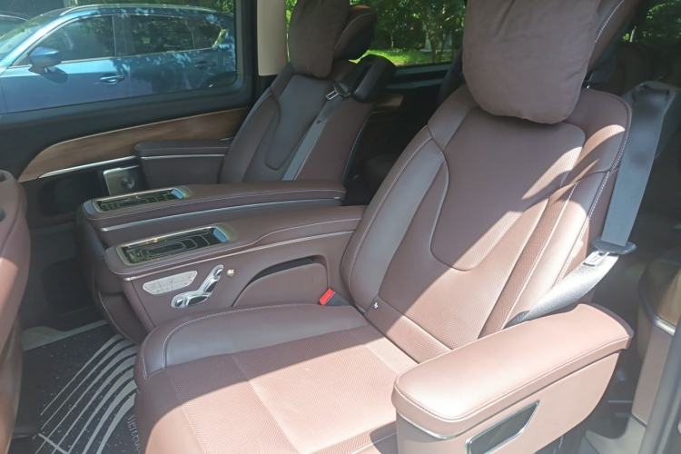 Used Mercedes-Benz V-Class 2022 V 260 L Long-wheelbase Luxury Edition Left Rear Seat