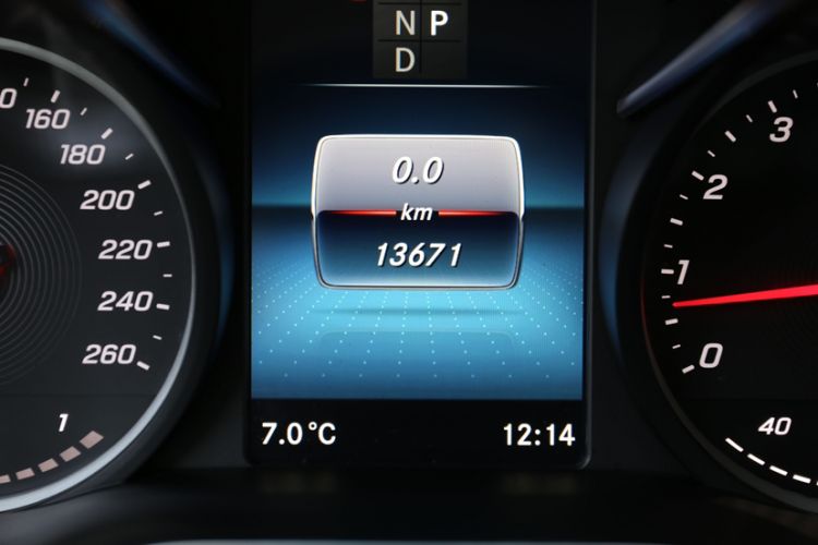 Used Mercedes-Benz V-Class 2022 V 260 L Long-wheelbase Luxury Edition Odometer Close Up