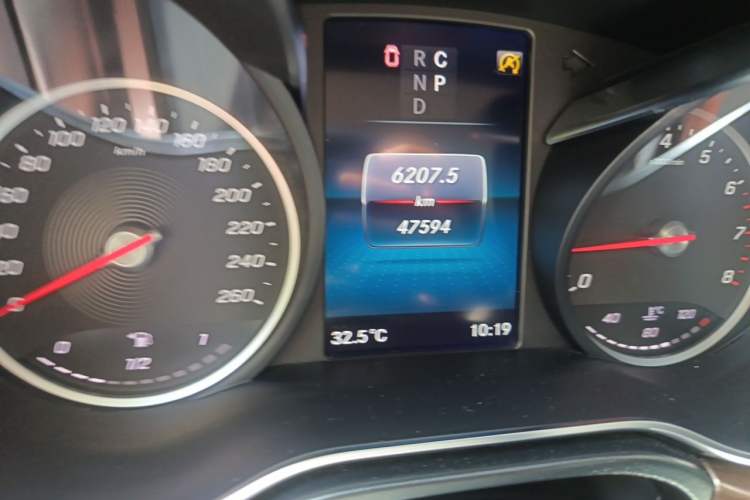 Used Mercedes-Benz V-Class 2022 V 260 L Long-wheelbase Luxury Edition Odometer Close Up