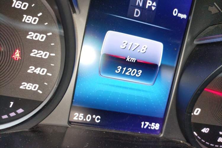 Used Mercedes-Benz V-Class 2022 V 260 L Long-wheelbase Luxury Edition Odometer Close Up