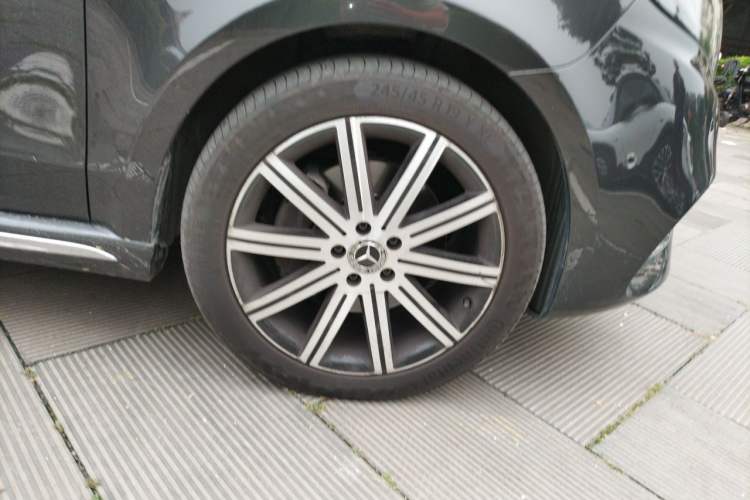 Used Mercedes-Benz V-Class 2022 V 260 L Long-wheelbase Luxury Edition Right Front Wheel Hub