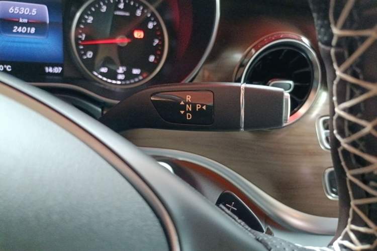 Used Mercedes-Benz V-Class 2022 V 260 Prestige Edition Gear Lever