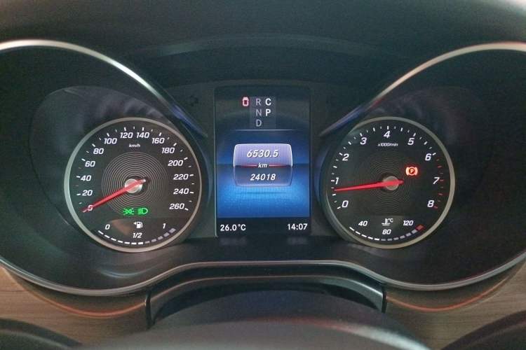 Used Mercedes-Benz V-Class 2022 V 260 Prestige Edition Odometer Close Up