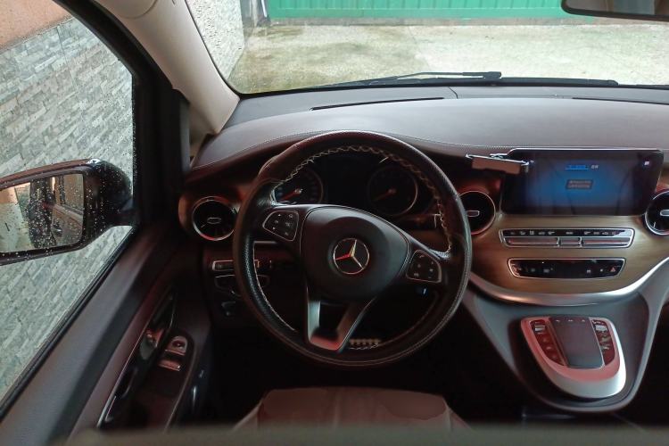 Used Mercedes-Benz V-Class 2022 V 260 Prestige Edition Steering Wheel