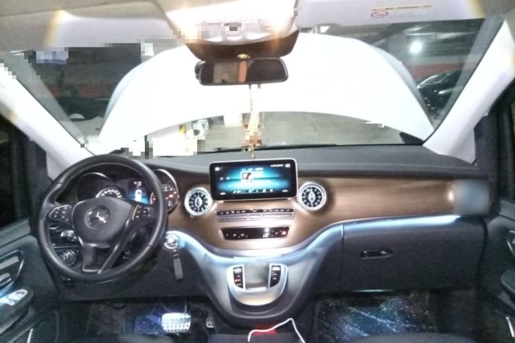 Used Mercedes-Benz V-Class 2022 V 260 Prestige Edition Center Console