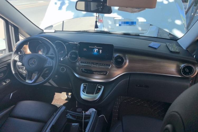 Used Mercedes-Benz V-Class 2022 V 260 Prestige Edition Center Console
