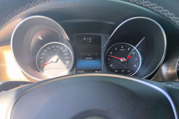Used Mercedes-Benz V-Class 2022 V 260 Prestige Edition Odometer Close Up