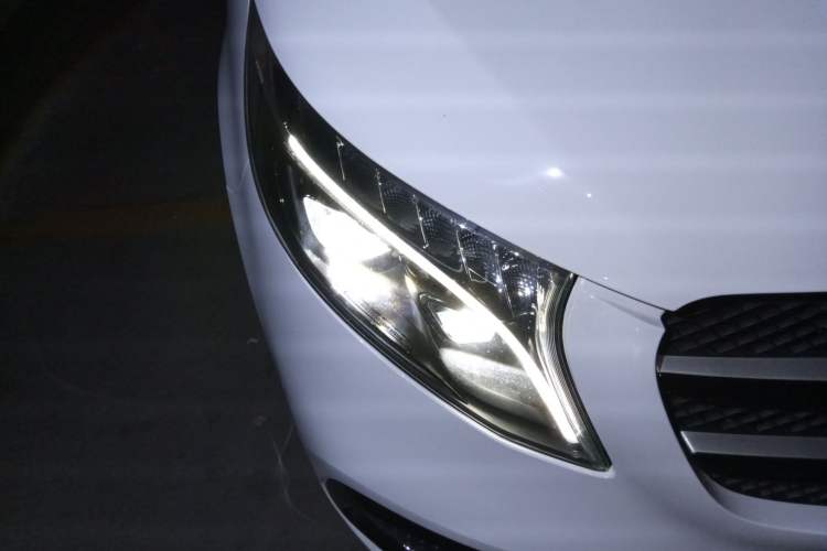 Used Mercedes-Benz V-Class 2022 V 260 Prestige Edition Right Front Headlight