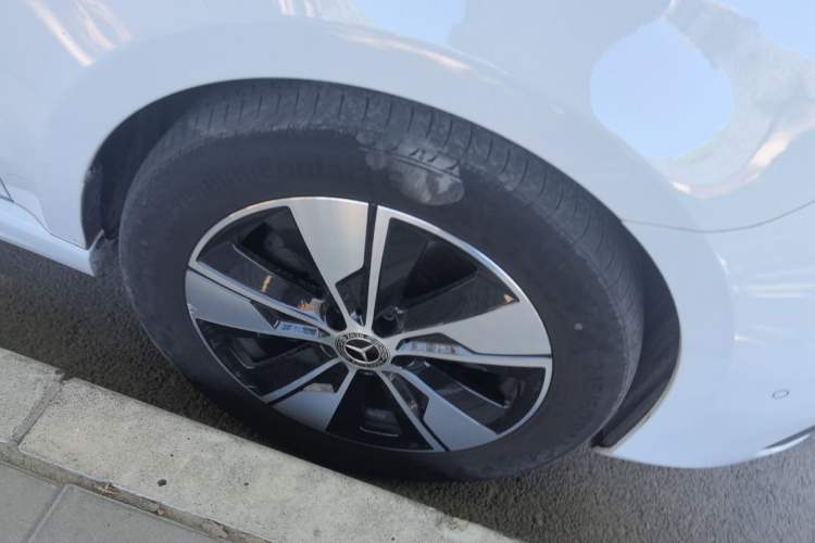 Used Mercedes-Benz V-Class 2022 V 260 Prestige Edition Right Front Wheel Hub