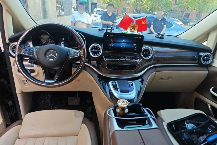 Used Mercedes-Benz V-Class  Center Console