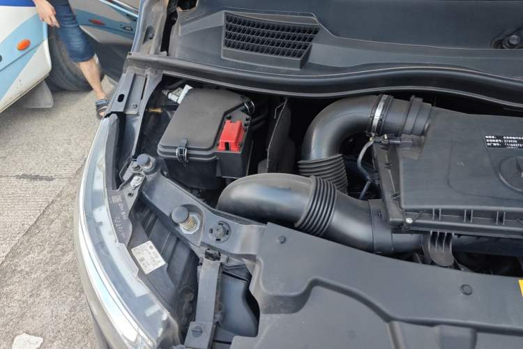 Used Mercedes-Benz V-Class  Engine Bay Right