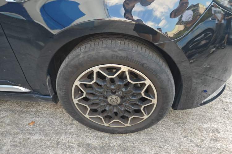 Used Mercedes-Benz V-Class  Right Front Wheel Hub