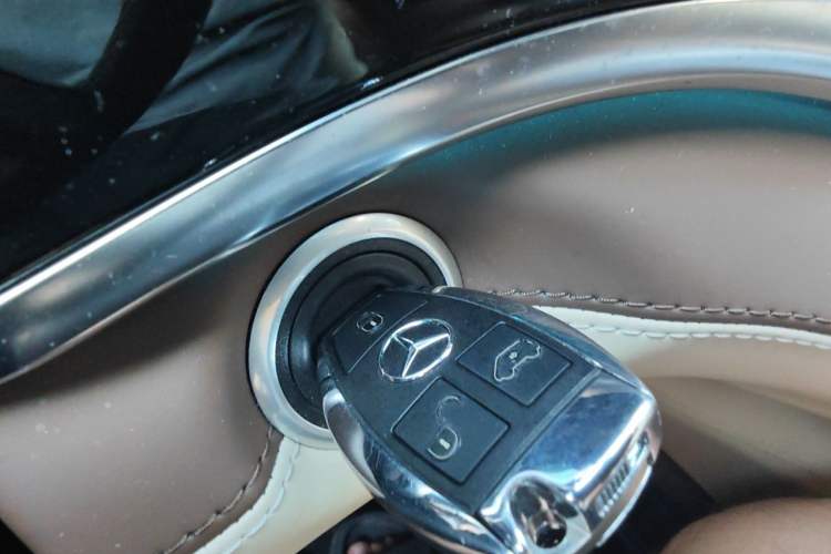 Used Mercedes-Benz V-Class  Vehicle Key