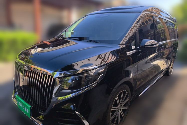 Mercedes-Benz V-Class Registered on August 20, 2026: Mercedes-Benz Seriyalan, 2.0-liter automatic, 4-seater (Made in China)