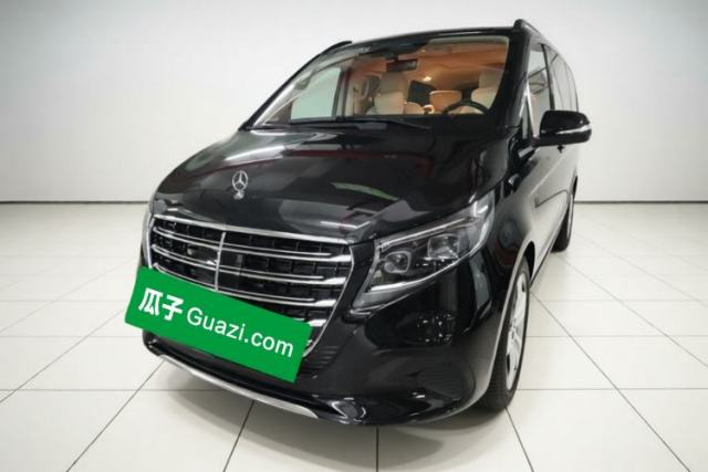 Ojetý Mercedes-Benz V-Class 2024 V 300 L Long Wheelbase Luxury Edition
