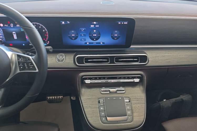 Used Mercedes-Benz V-Class 2024 V 300 L Long Wheelbase Luxury Edition Audio And AC Panel