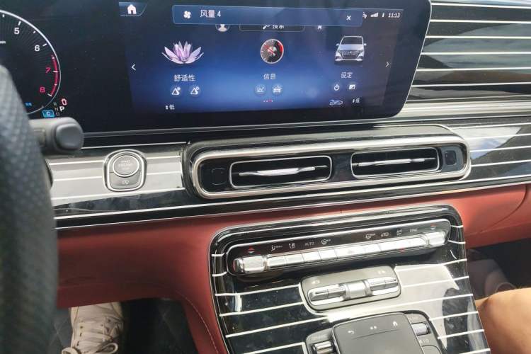 Used Mercedes-Benz V-Class 2024 V 300 Pilot Edition Audio And AC Panel