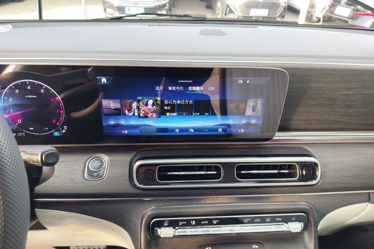 Used Mercedes-Benz V-Class 2024 V 300 L Long Wheelbase Prestige Edition Audio And AC Panel